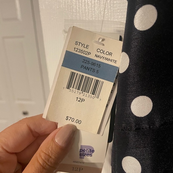 Danny & Nicole Petite Sleeveless Button Down Top - Picture 13 of 13